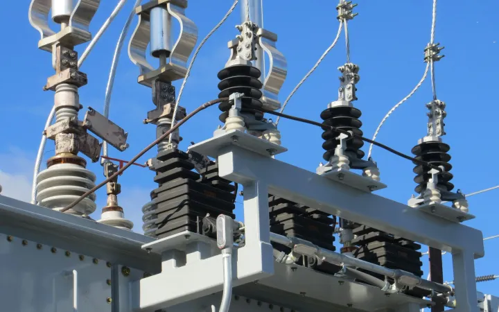 Componentes de uma subestação de energia elétrica